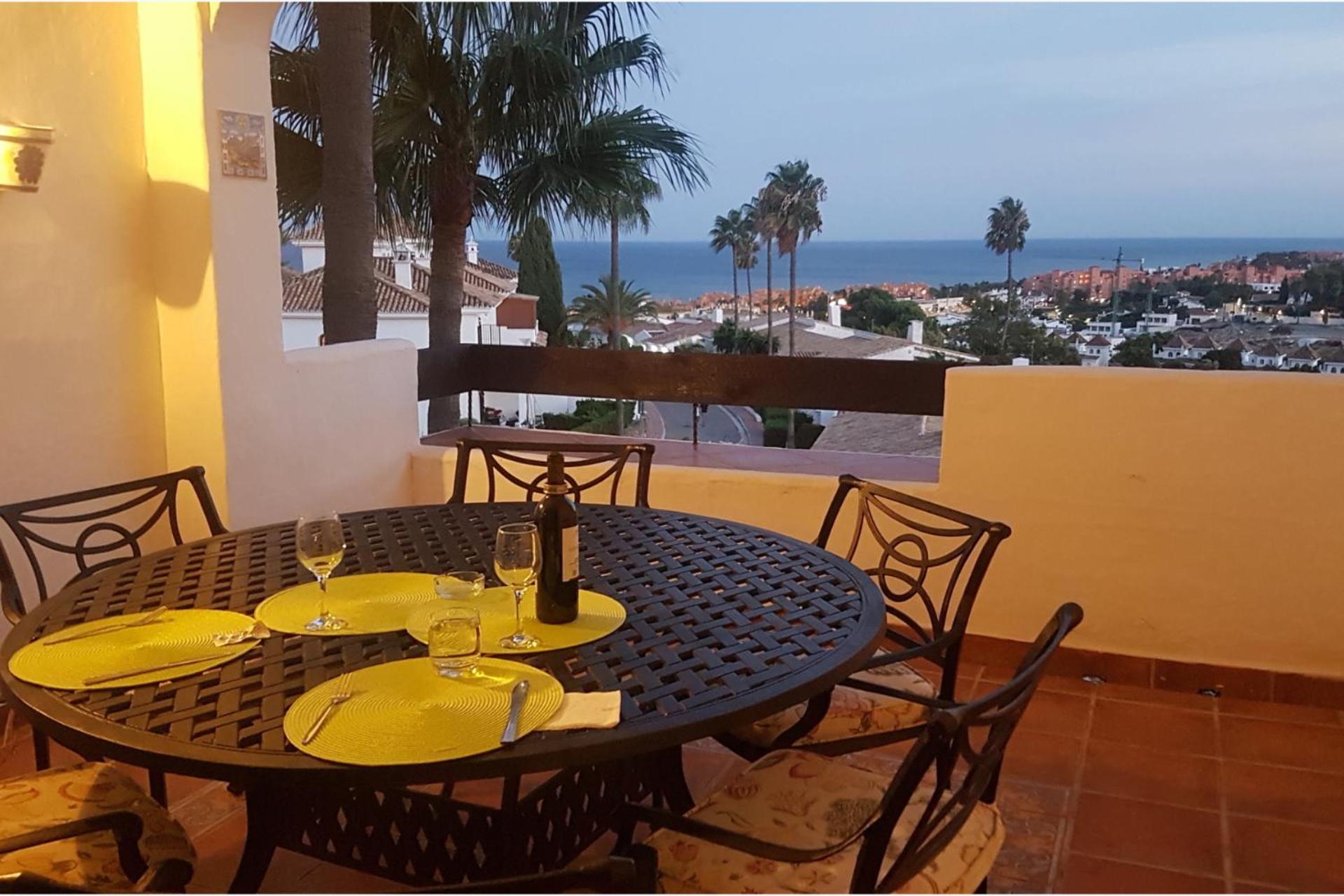 Modern Duquesa 2 Bed Outstanding View Of Sea Golf Apartment มานิลบา ภายนอก รูปภาพ